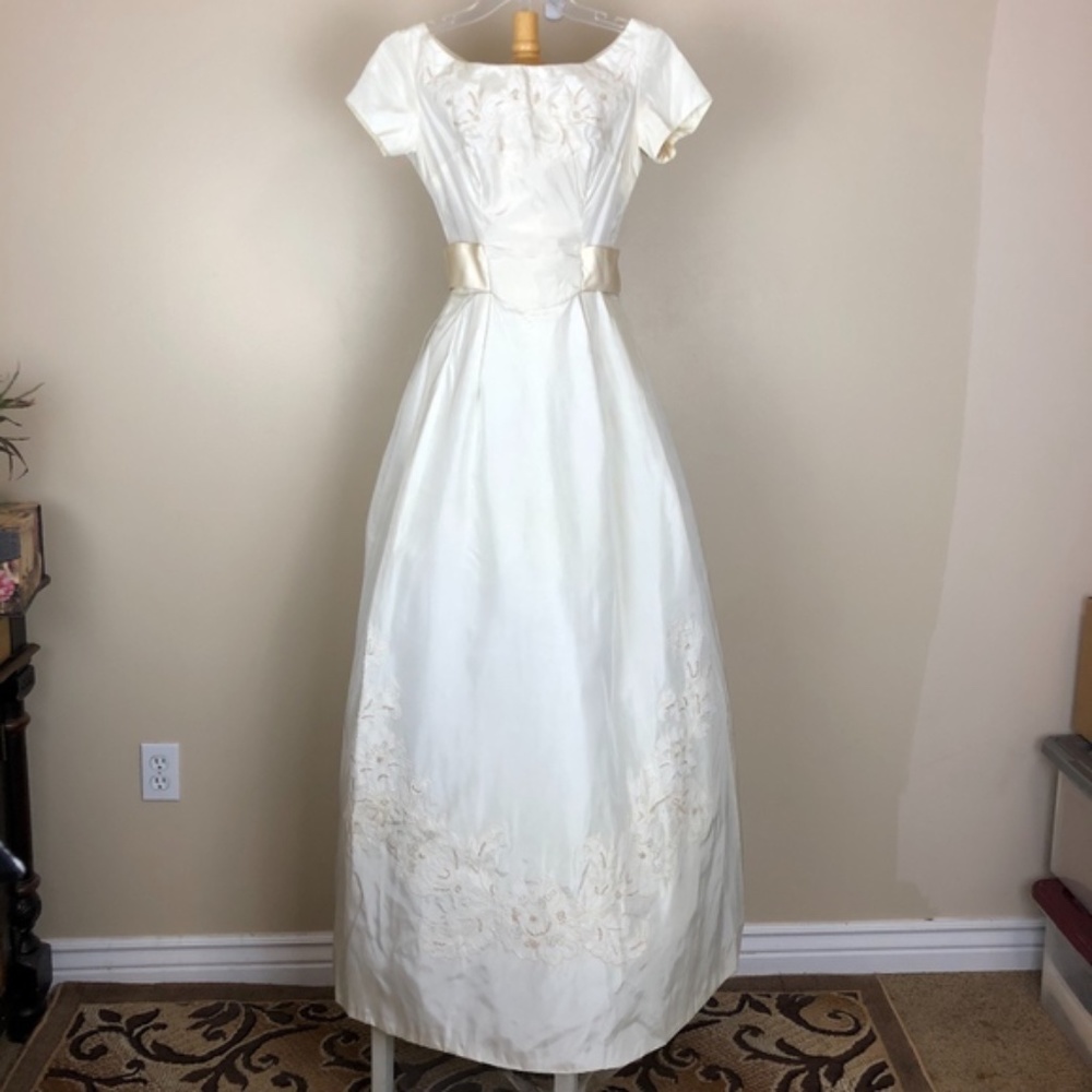 VTG wedding gown designer Bramson long train silk